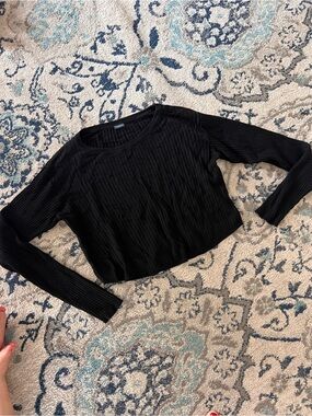 Brandy Melville long sleeve crop top
